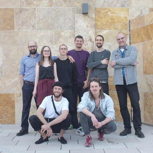 Gruppenfoto der Preisträger-innen des Fotowettbewerb RMCC Wiesbaden